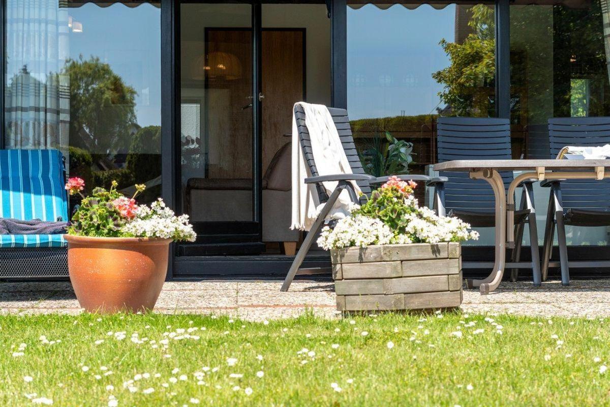 Am-Hohen-Ufer-Reetdach-Haus-Ocean-Breeze-136 Villa Grossenbrode Exterior photo